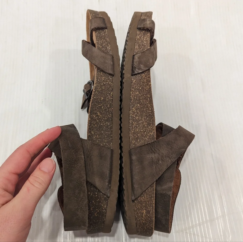 EASTLAND women's strappy brown leather sandals size 11